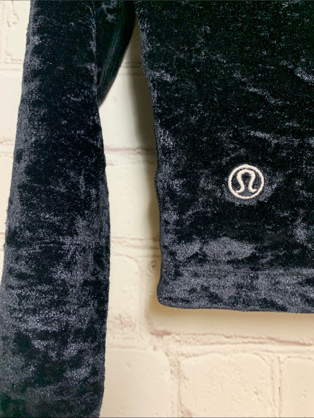 Lululemon All Aligned Black Crushed Velvet Crop Top Size 6 - Picture 5 of 5